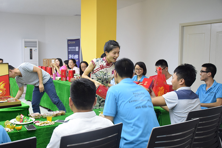 情暖中秋，爱在锐天！—2018锐天中秋节感恩活动